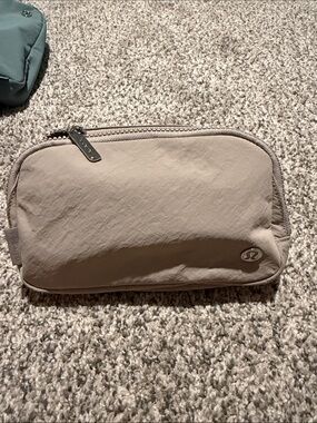 NWT Lululemon Belt Bag - downtown tan